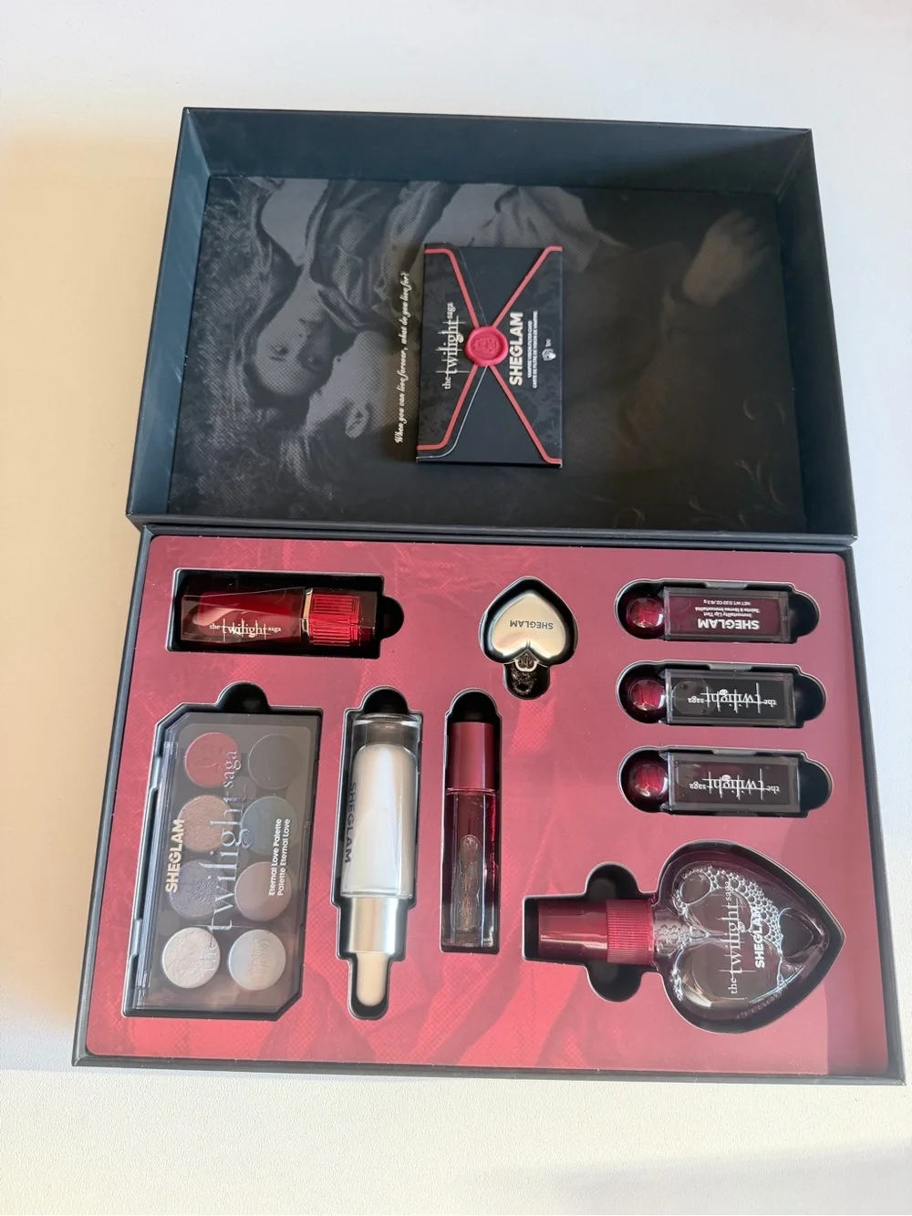 glam Red & Burgundy Women Makeup Eyeshadow Set